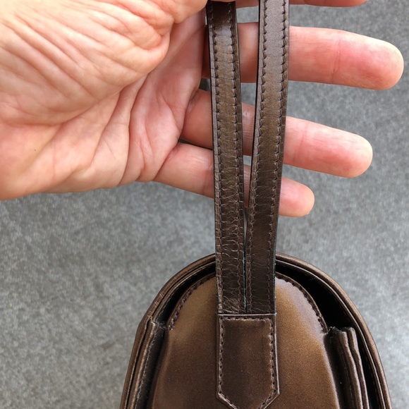 Like new! - Vintage SALVATORE FERRAGAMO Leather Barrel Bag - Picture 10 of 13